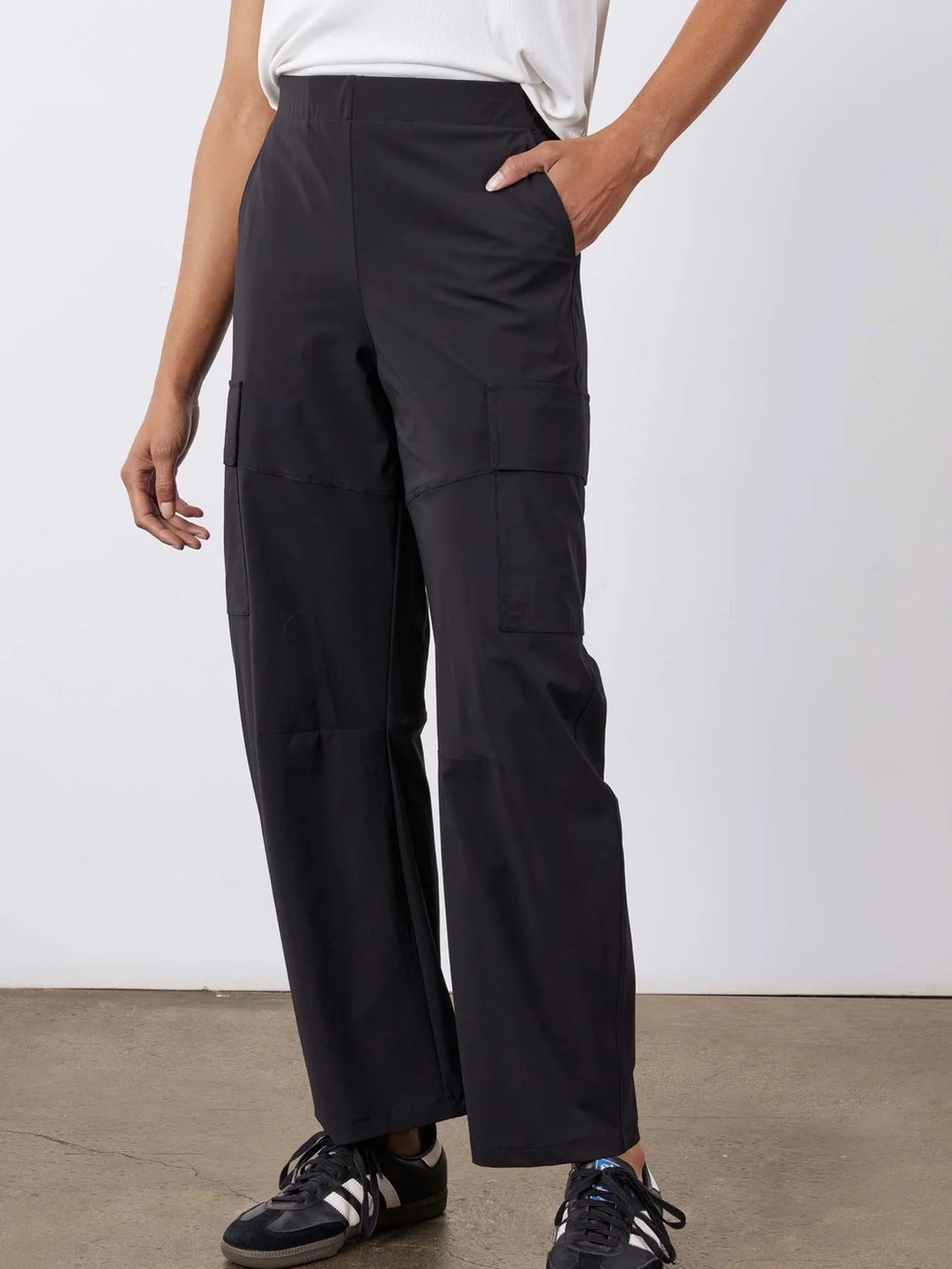 Wide Leg Cargo Pants in Black - Women's